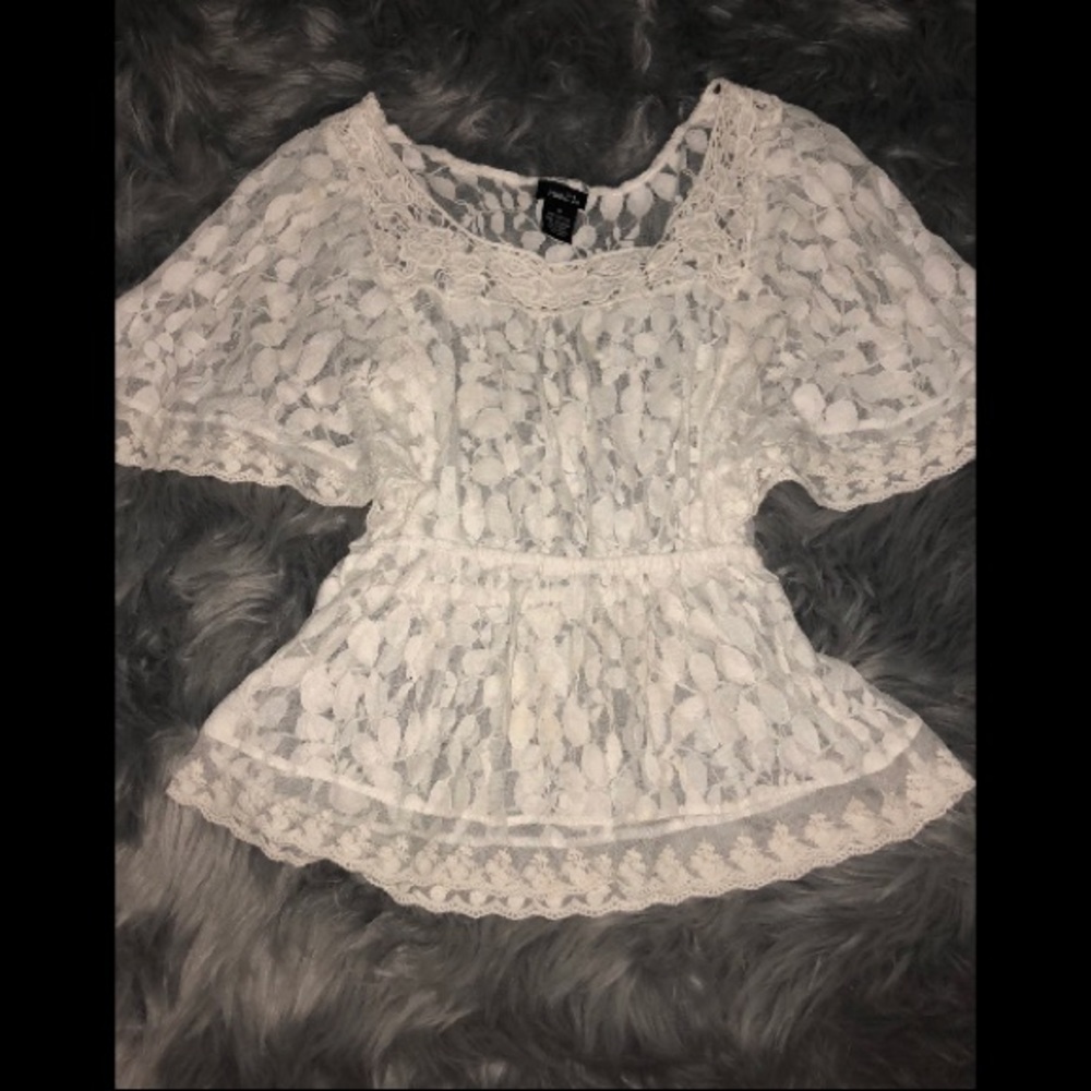 ⭐️see through white flower top⭐️